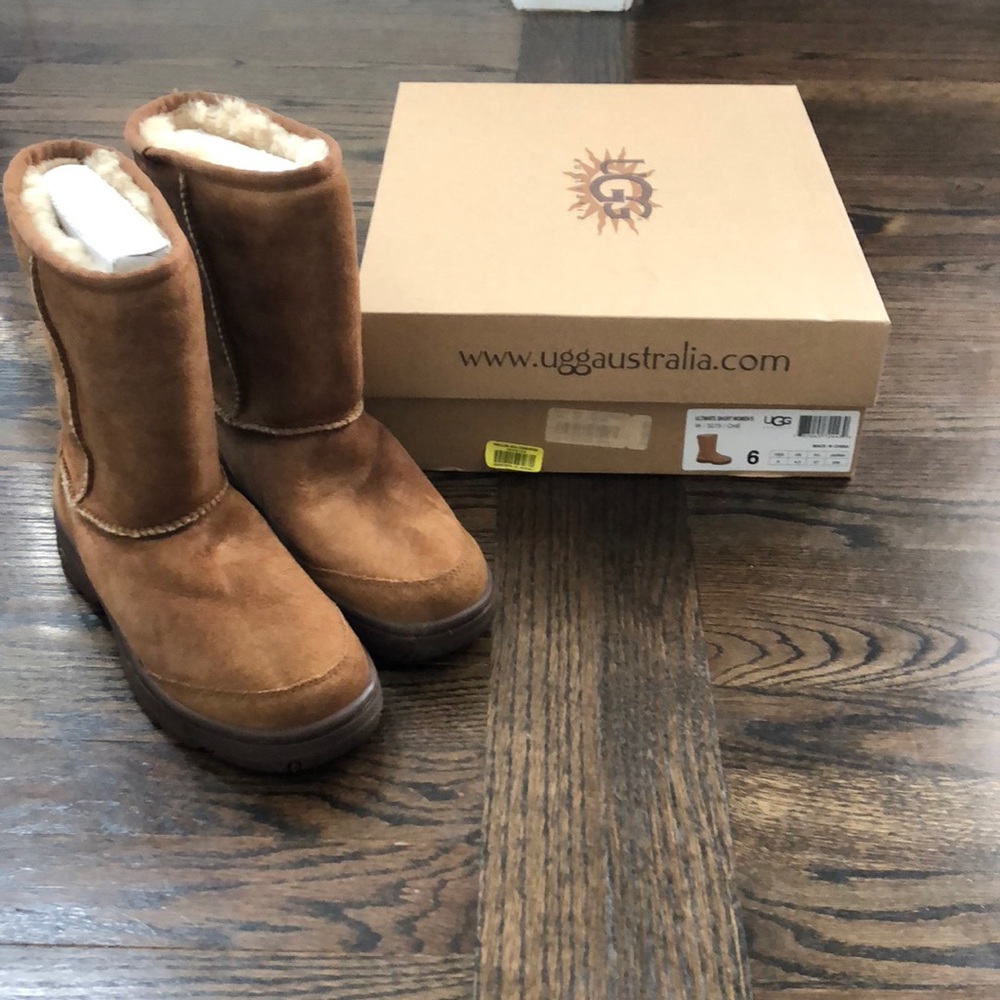 UGG Ultimate Short Women’s Boot in Chestnut